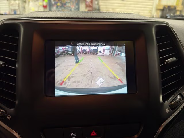 2019 Bright White Clearcoat Jeep Cherokee Latitude Plus 4X4 SUV