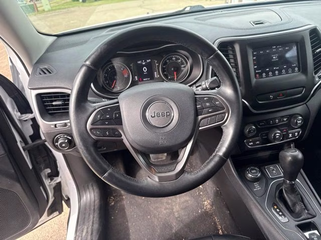 2019 Bright White Clearcoat Jeep Cherokee Latitude Plus 4X4 SUV