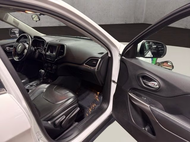 2019 Bright White Clearcoat Jeep Cherokee Latitude Plus 4X4 SUV
