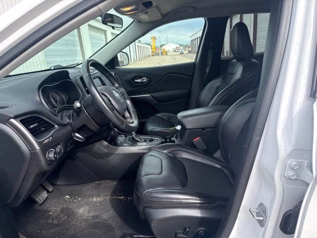 2019 Bright White Clearcoat Jeep Cherokee Latitude Plus 4X4 SUV