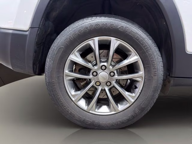 2019 Bright White Clearcoat Jeep Cherokee Latitude Plus 4X4 SUV