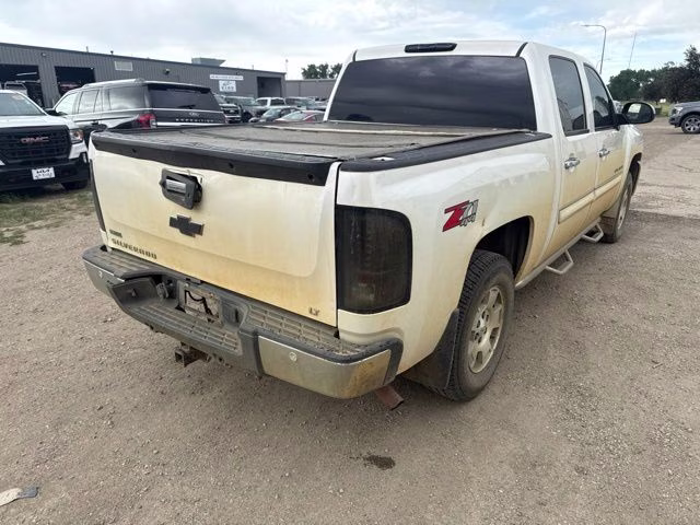 2011 White Chevrolet Silverado 1500 LT 4X4 Truck