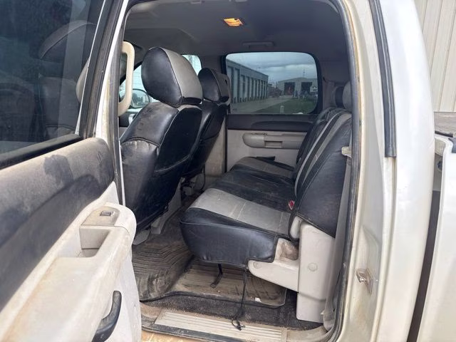 2011 White Chevrolet Silverado 1500 LT 4X4 Truck
