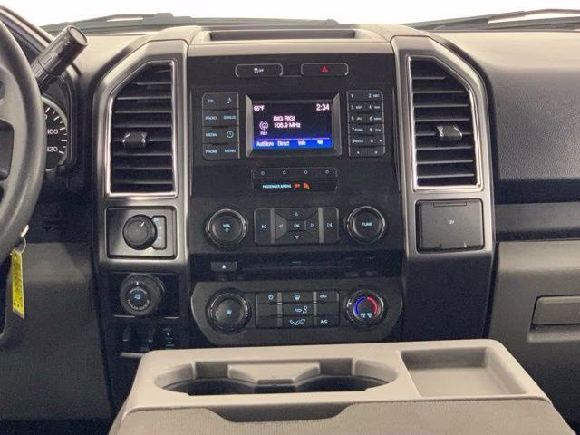 2016 Oxford White Ford F-150 XLT 4X4 Truck