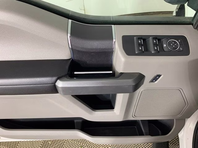 2016 Oxford White Ford F-150 XLT 4X4 Truck