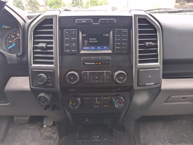 2016 Oxford White Ford F-150 XLT 4X4 Truck
