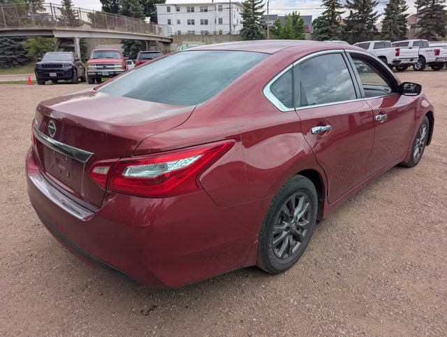 2016 Cayenne Red Nissan Altima 2.5 S FWD Sedan