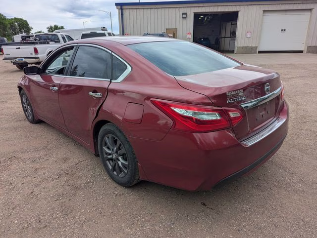 2016 Cayenne Red Nissan Altima 2.5 S FWD Sedan
