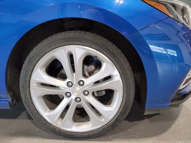 2017 Kinetic Blue Metallic Chevrolet Cruze Premier FWD Sedan