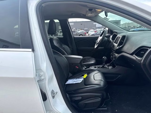 2019 Bright White Clearcoat Jeep Cherokee Latitude Plus 4X4 SUV