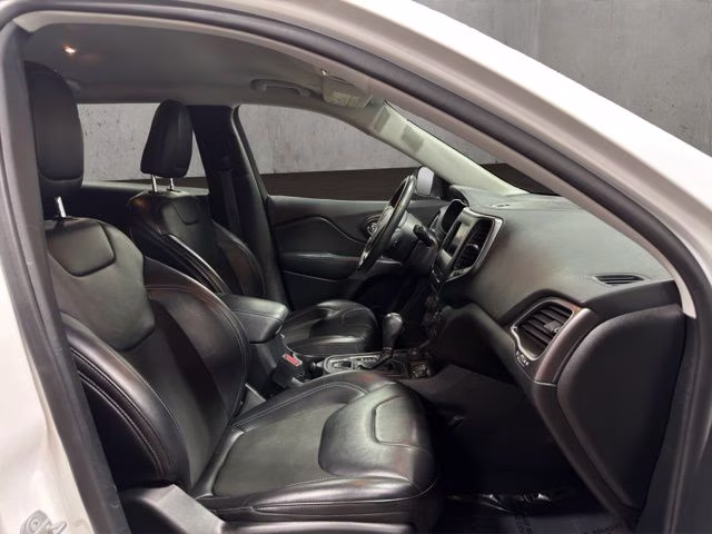 2019 Bright White Clearcoat Jeep Cherokee Latitude Plus 4X4 SUV
