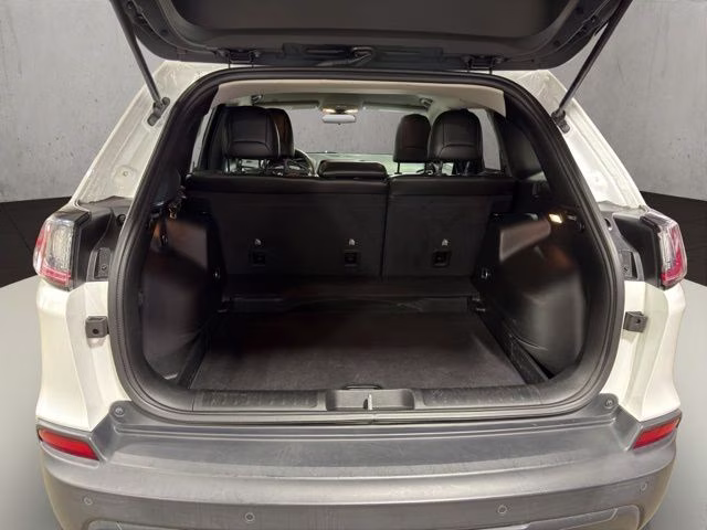 2019 Bright White Clearcoat Jeep Cherokee Latitude Plus 4X4 SUV