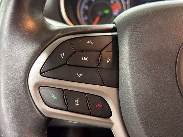 2019 Bright White Clearcoat Jeep Cherokee Latitude Plus 4X4 SUV