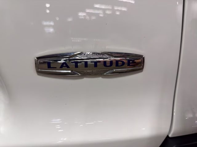 2019 Bright White Clearcoat Jeep Cherokee Latitude Plus 4X4 SUV