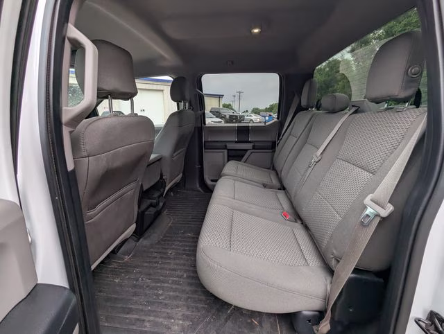 2016 Oxford White Ford F-150 XLT 4X4 Truck