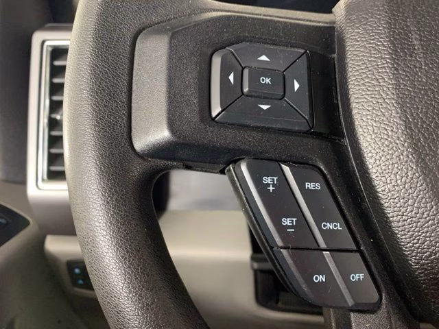 2016 Oxford White Ford F-150 XLT 4X4 Truck