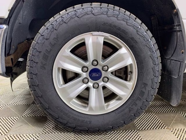 2016 Oxford White Ford F-150 XLT 4X4 Truck
