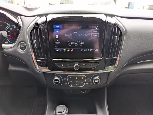2020 Satin Steel Metallic Chevrolet Traverse LT AWD SUV