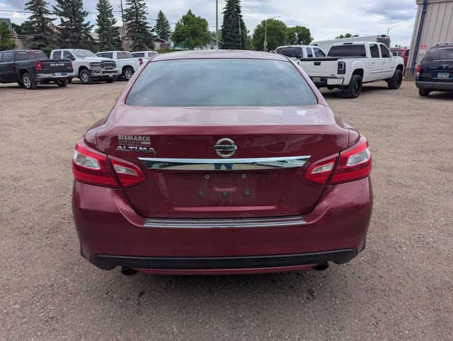 2016 Cayenne Red Nissan Altima 2.5 S FWD Sedan