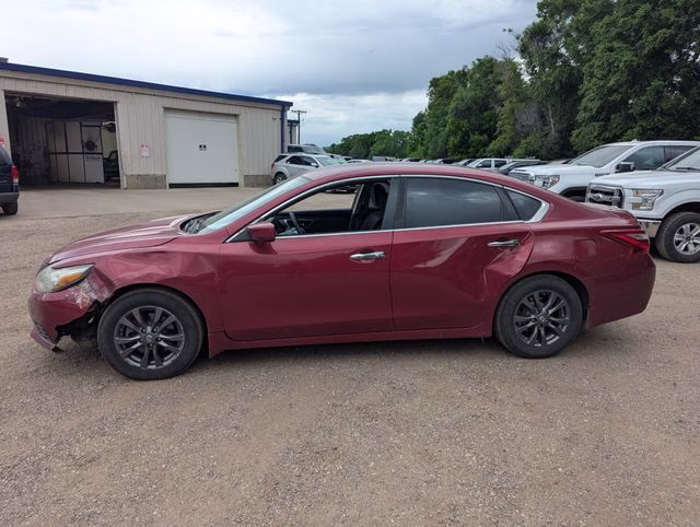2016 Cayenne Red Nissan Altima 2.5 S FWD Sedan