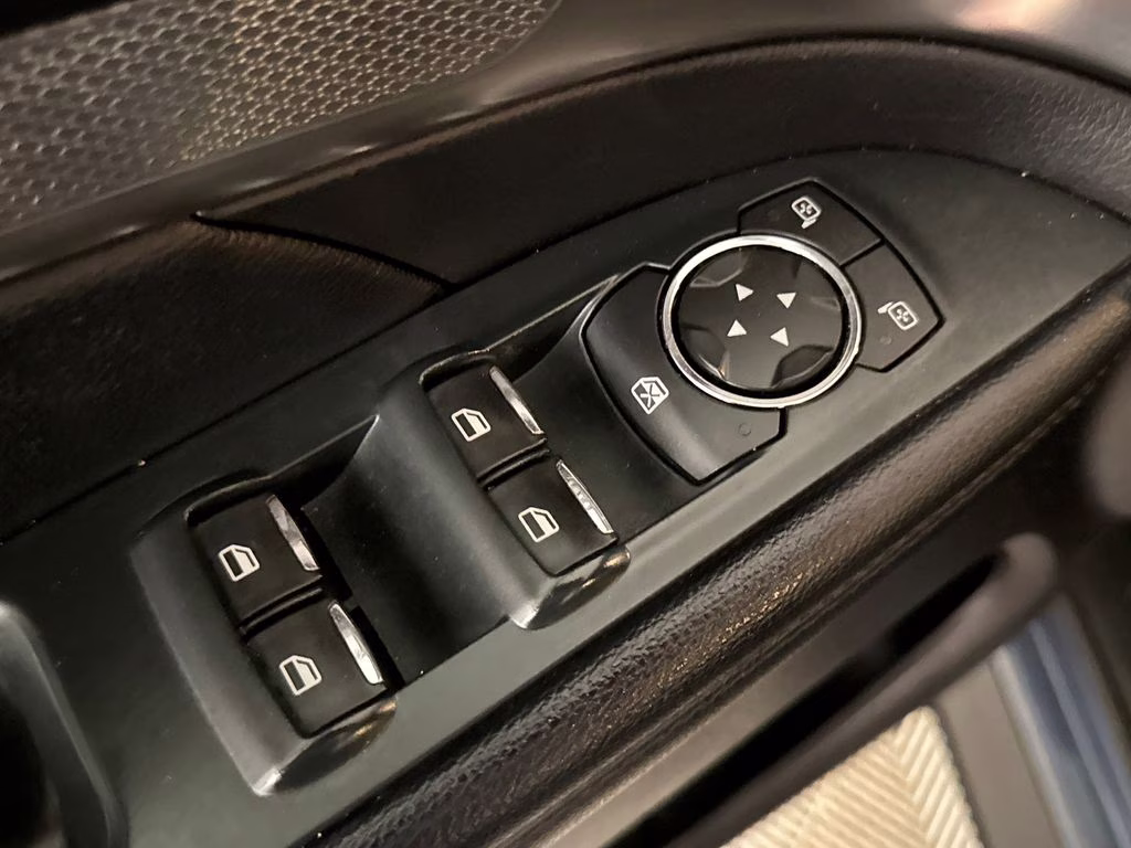 2018 Blue Metallic Ford Explorer XLT FWD SUV