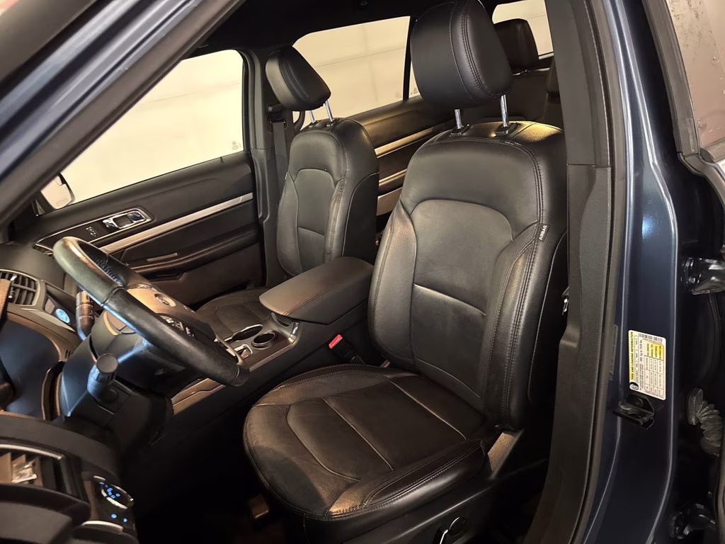 2018 Blue Metallic Ford Explorer XLT FWD SUV