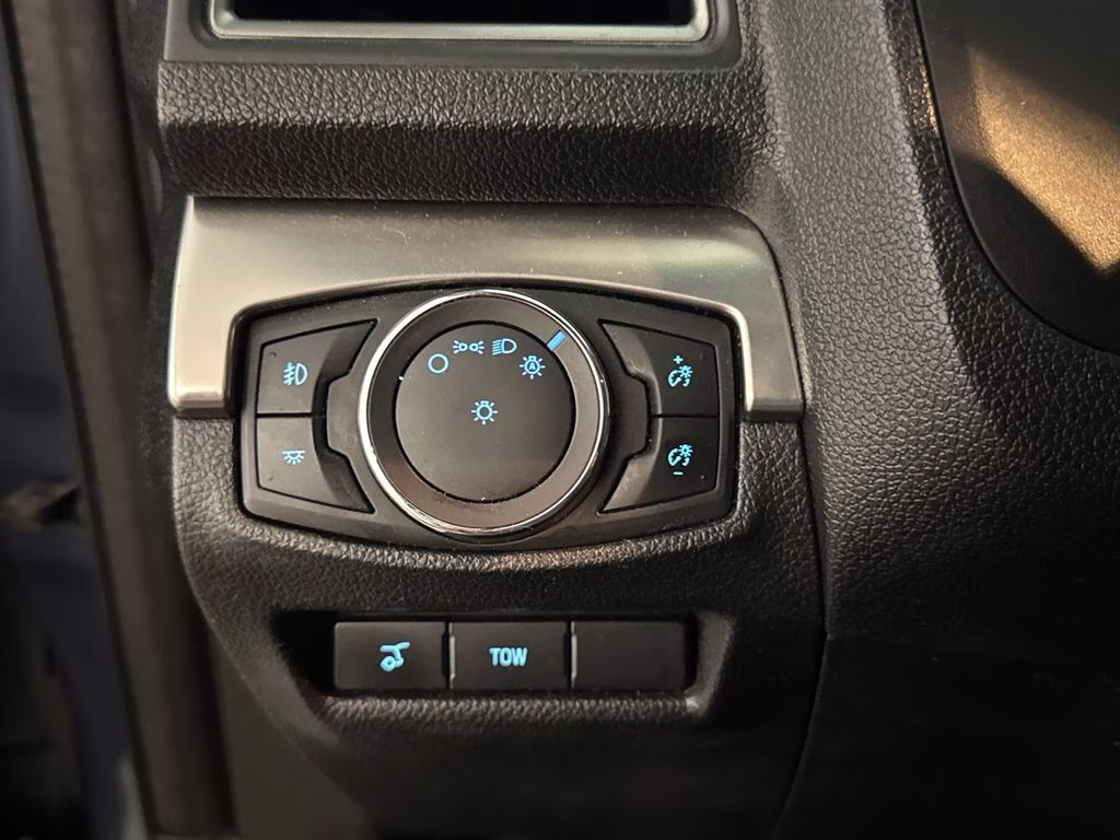 2018 Blue Metallic Ford Explorer XLT FWD SUV