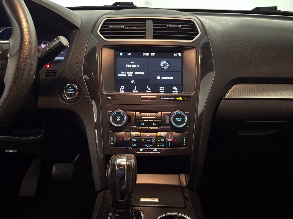 2018 Blue Metallic Ford Explorer XLT FWD SUV