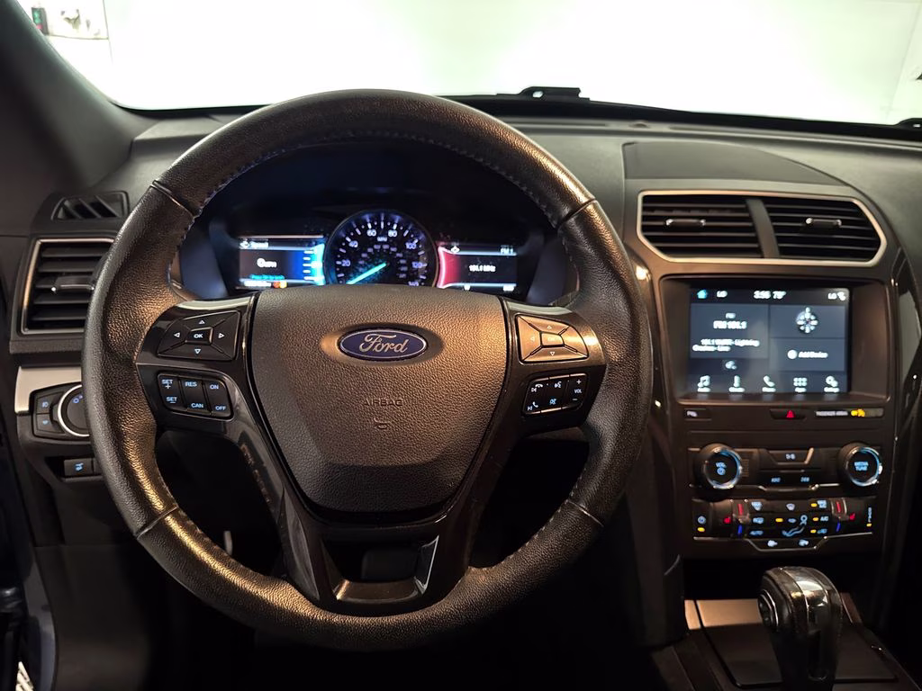 2018 Blue Metallic Ford Explorer XLT FWD SUV