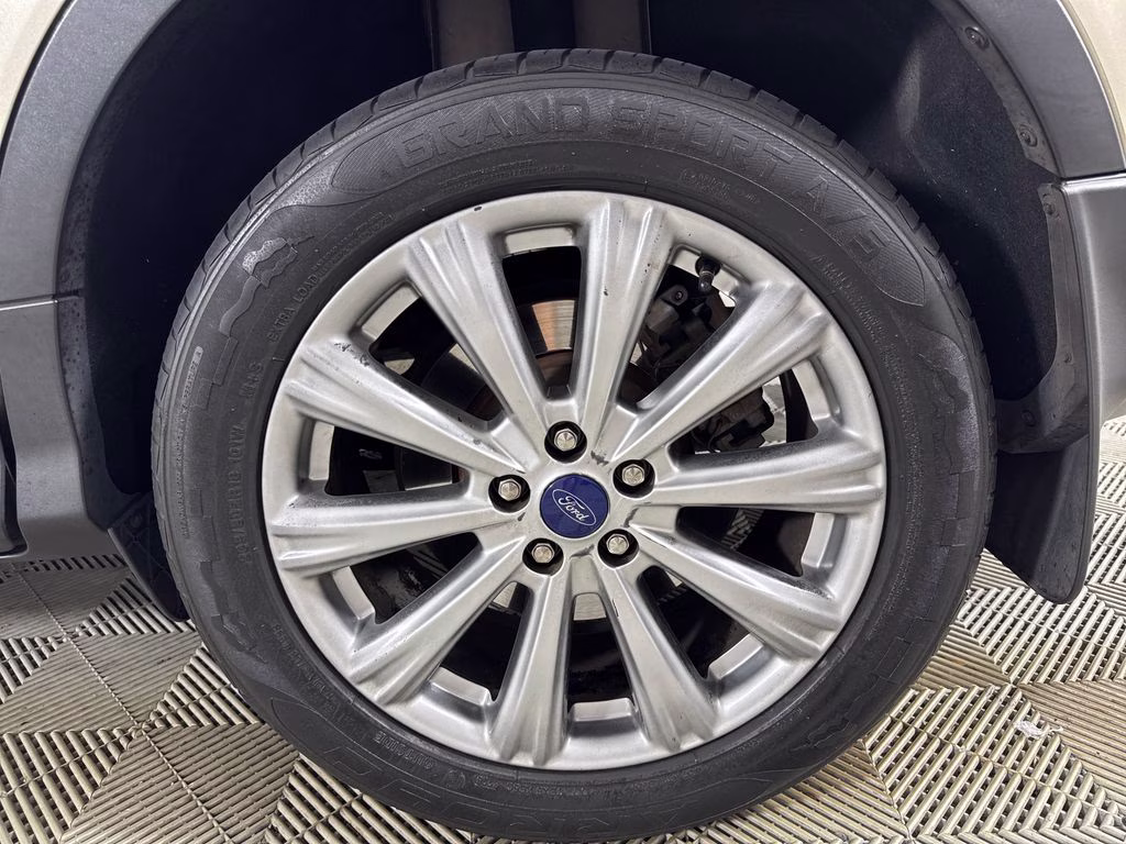 2018 White Gold Ford Escape Titanium FWD SUV