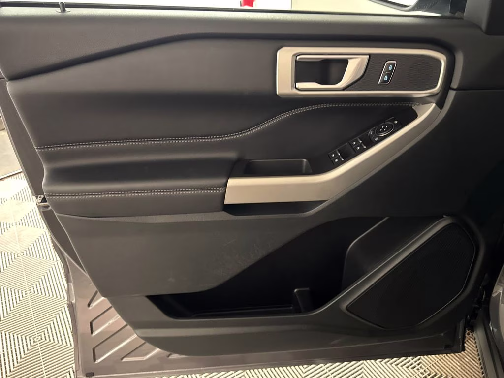 2023 Gray Metallic Ford Explorer XLT RWD SUV