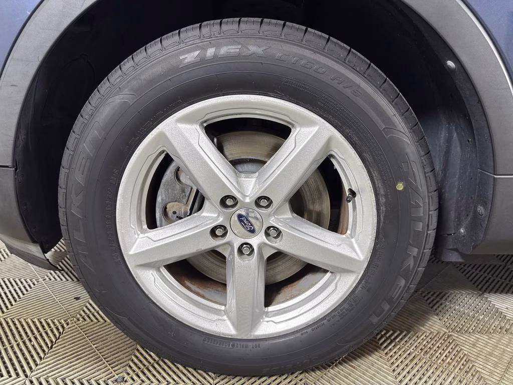 2018 Blue Metallic Ford Explorer XLT FWD SUV