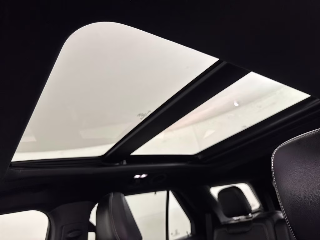 2022 Star White Metallic Tri-Coat Ford Explorer ST 4X4 SUV