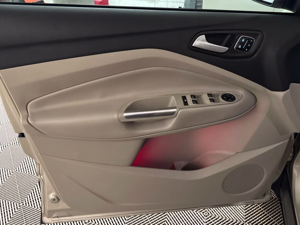 2018 White Gold Ford Escape Titanium FWD SUV