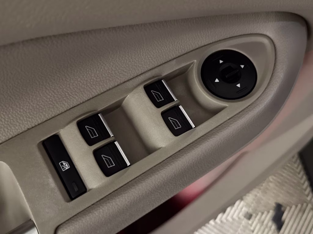 2018 White Gold Ford Escape Titanium FWD SUV