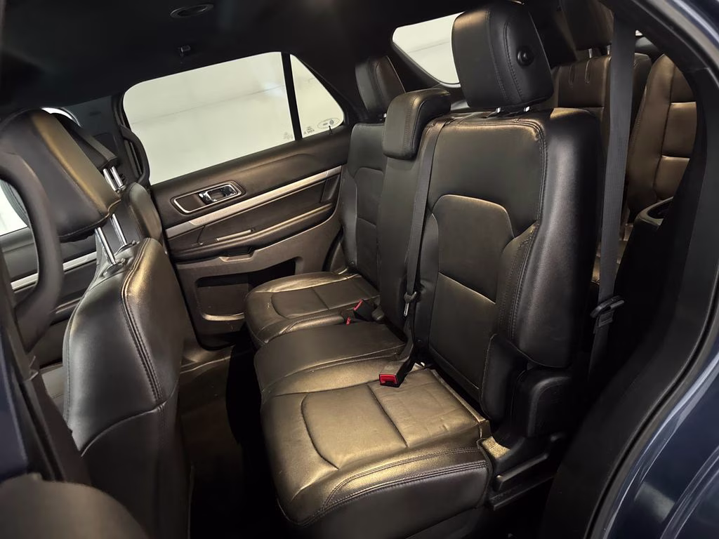 2018 Blue Metallic Ford Explorer XLT FWD SUV