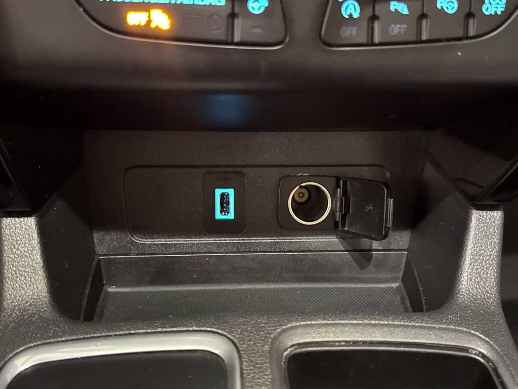 2018 White Gold Ford Escape Titanium FWD SUV