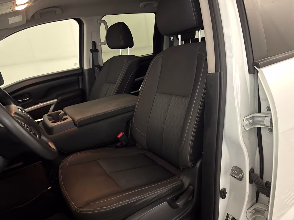 2017 Glacier White Nissan Titan SV 4X4 Truck