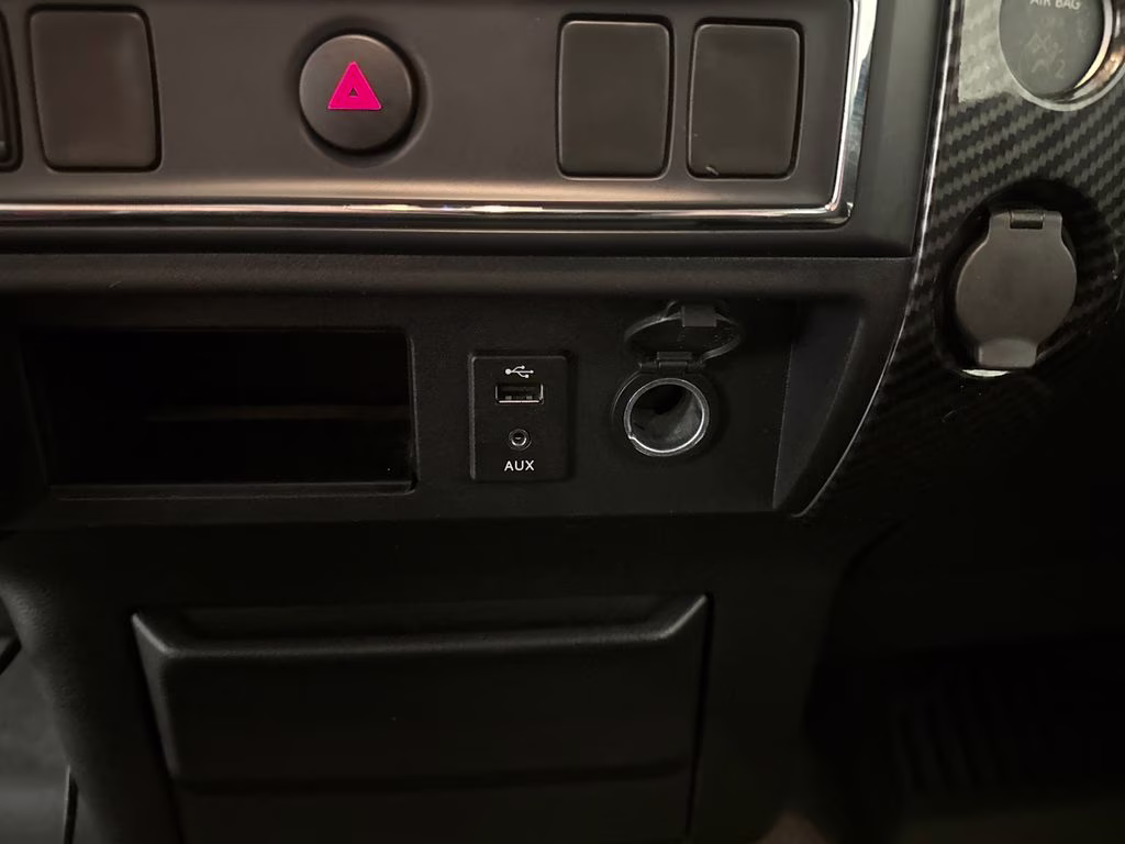 2017 Glacier White Nissan Titan SV 4X4 Truck
