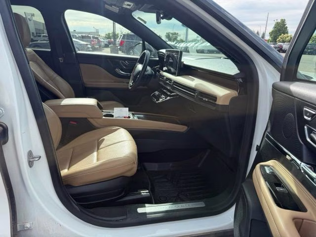 2023 Pristine White Metallic Tri-Coat Lincoln Corsair Reserve AWD SUV