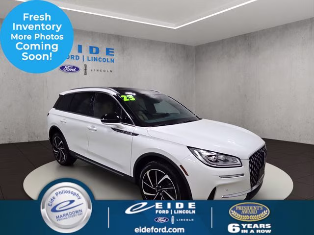 2023 Pristine White Metallic Tri-Coat Lincoln Corsair Reserve AWD SUV