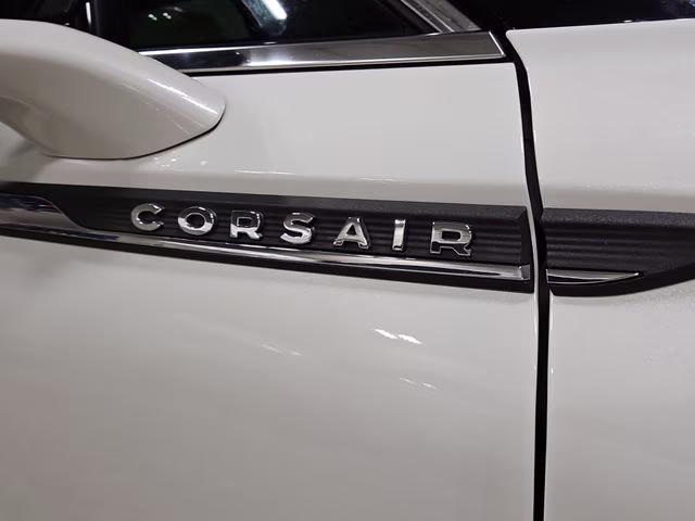 2023 Pristine White Metallic Tri-Coat Lincoln Corsair Reserve AWD SUV