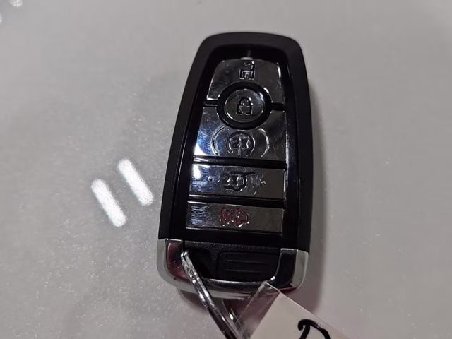 2023 Pristine White Metallic Tri-Coat Lincoln Corsair Reserve AWD SUV