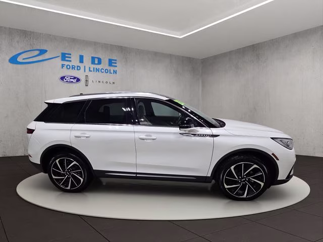 2023 Pristine White Metallic Tri-Coat Lincoln Corsair Reserve AWD SUV