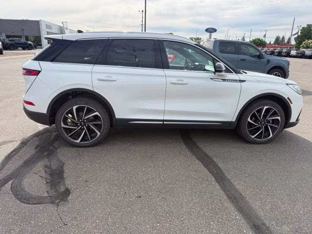 2023 Pristine White Metallic Tri-Coat Lincoln Corsair Reserve AWD SUV