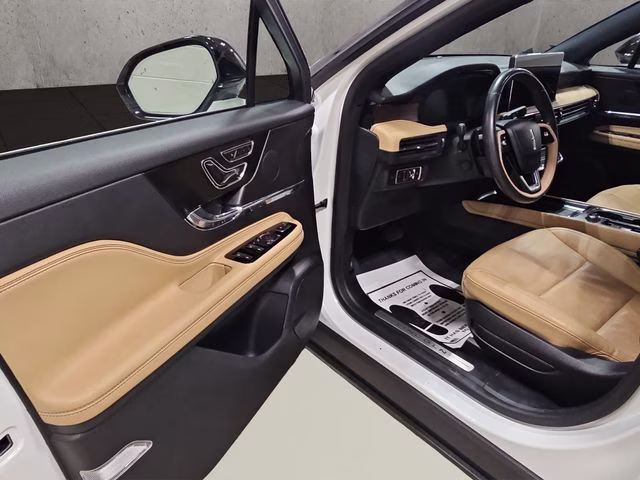 2023 Pristine White Metallic Tri-Coat Lincoln Corsair Reserve AWD SUV