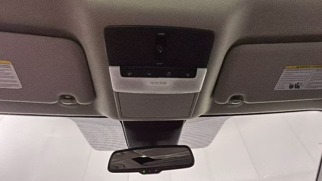 2020 Aspen White/Super Black Nissan Sentra SR FWD Sedan