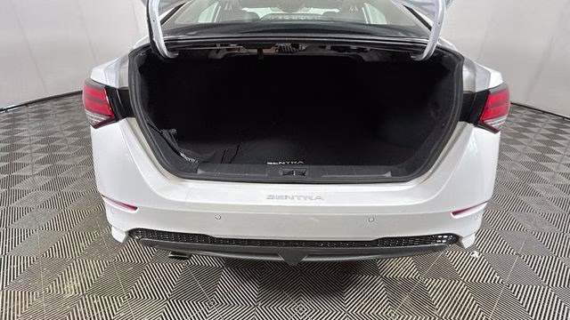 2020 Aspen White/Super Black Nissan Sentra SR FWD Sedan