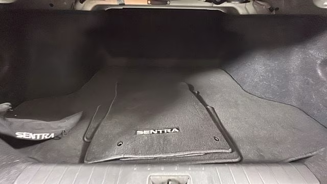 2020 Aspen White/Super Black Nissan Sentra SR FWD Sedan