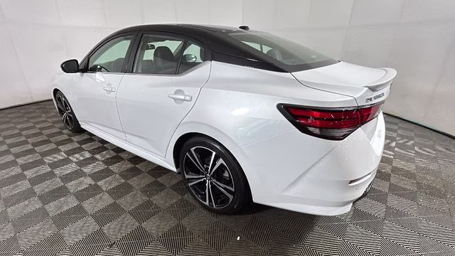 2020 Aspen White/Super Black Nissan Sentra SR FWD Sedan